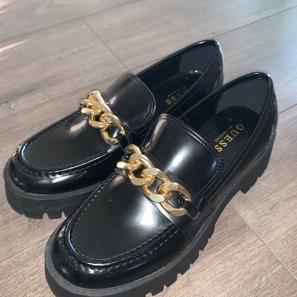 GUESS  Black Loafers NWOT gold chain woman’s size 9